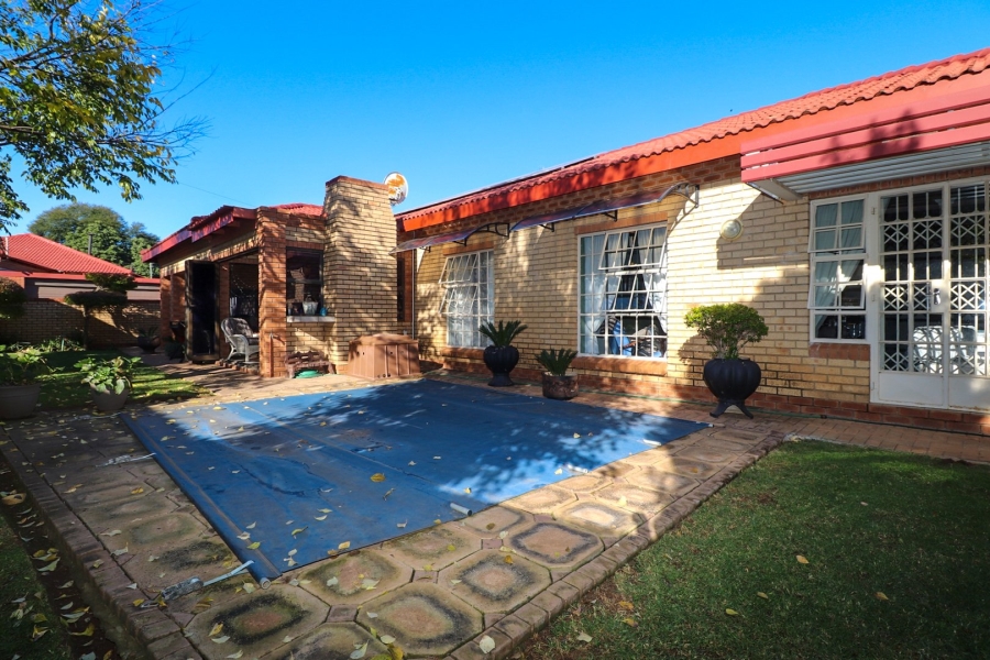 3 Bedroom Property for Sale in Flamwood North West